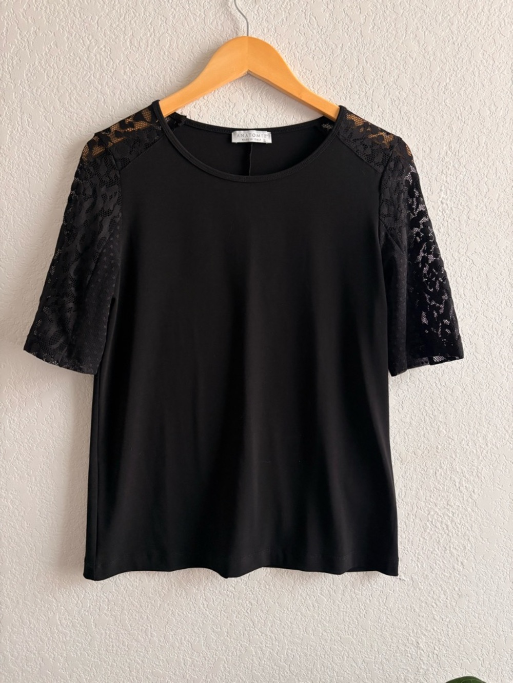 Anatomie Luxury Travel Top Black with Lace Sleeves large Made In Italy NWOT